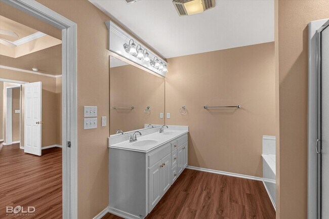 Building Photo - 406 Lavita Dr