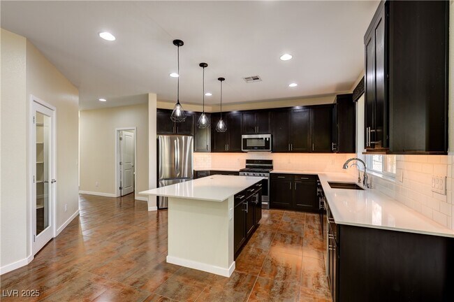 Building Photo - 7017 Pearl Hilltop Ct