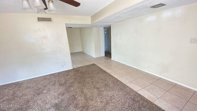 Building Photo - 3 bedroom home in Glendale!