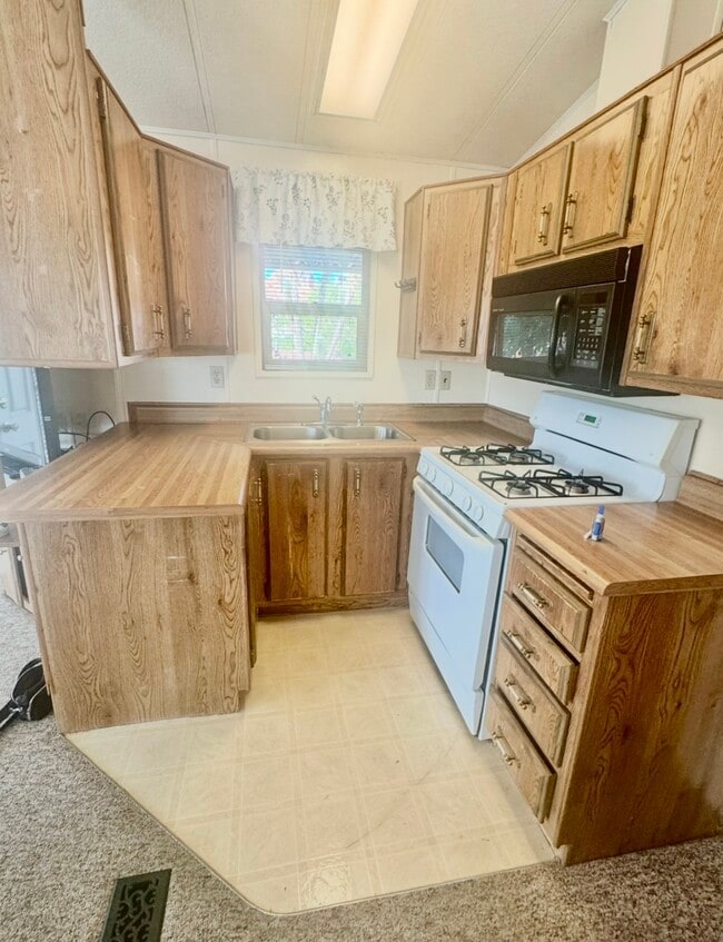 Building Photo - 1150 W Red Hills Pkwy