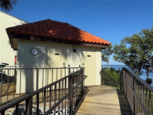 Building Photo - 1515 Pinellas Bayway S
