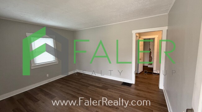 Building Photo - Charming 2-Bedroom Home