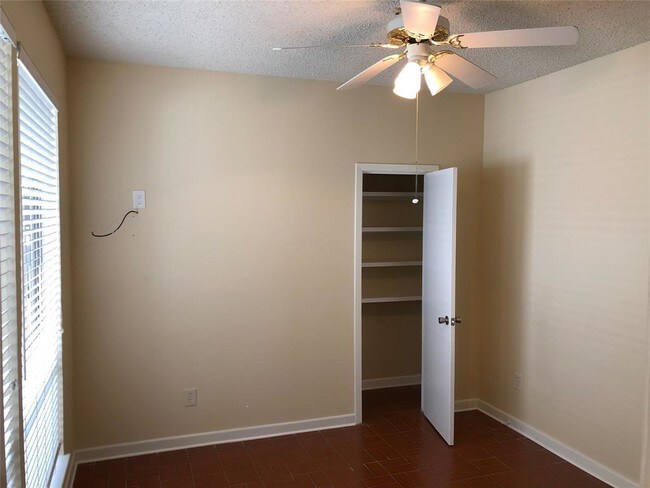 Building Photo - 7655 S Braeswood Blvd