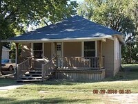 Building Photo - $895 - 3 bed 1 bath - Single Family Home
