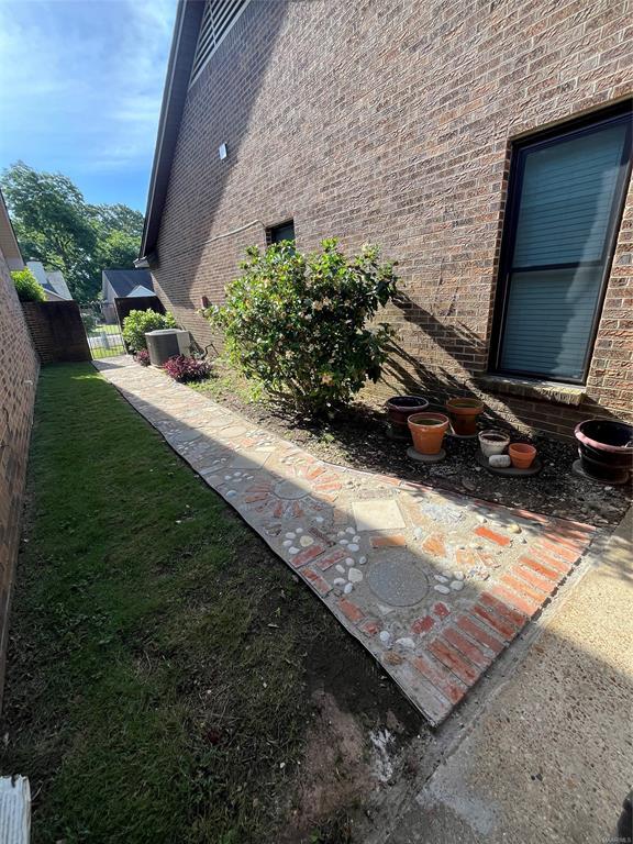 Building Photo - 387 Mitchell Ave