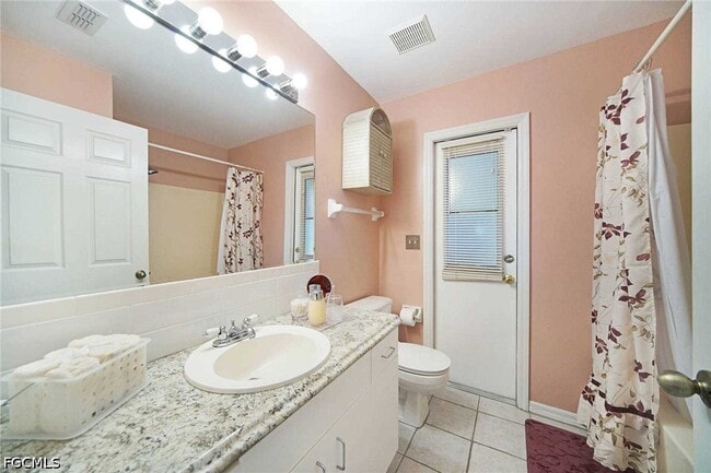 Building Photo - 3832 SW 20th Ave