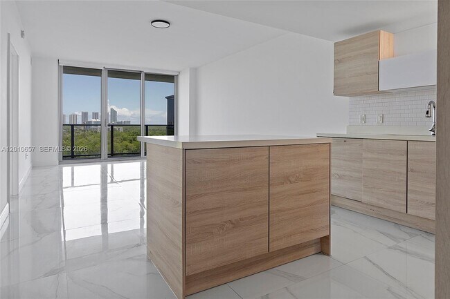 Building Photo - 16385 Biscayne Blvd