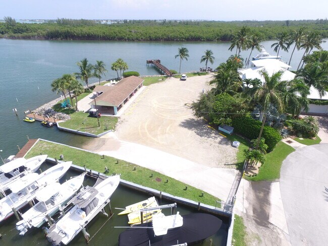 Building Photo - 5501 SE Nassau Terrace