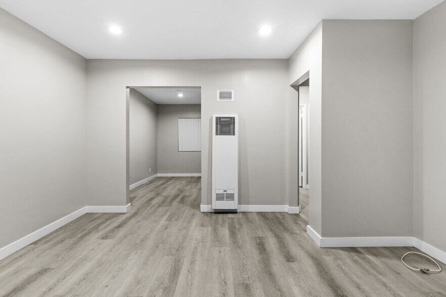 Building Photo - 113 S Lillie Ave