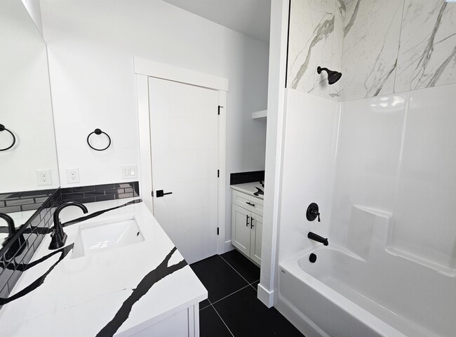 Building Photo - Primary Suite on Main w/Second Suite in Ba...