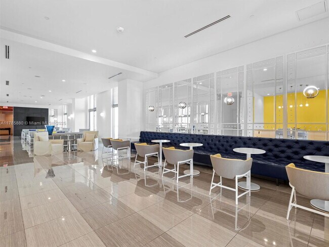 Building Photo - 2000 Metropica Wy