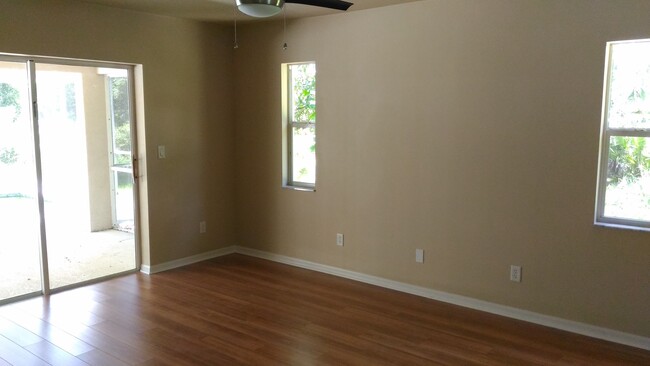 Building Photo - 5740 Zinkle St