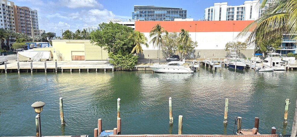 Building Photo - 2945 NE 185th St