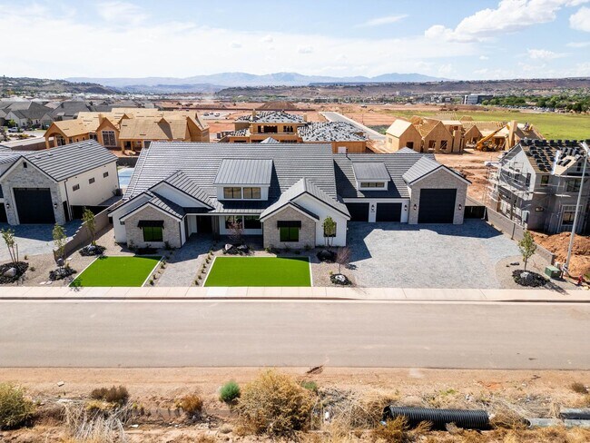 Building Photo - Gorgeous Custom Single Story with RV Garage