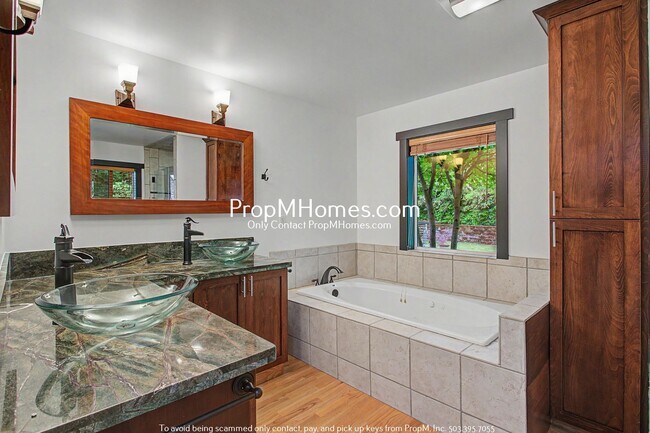 Building Photo - Unique Luxury Three Bedroom Home in Hallinan!