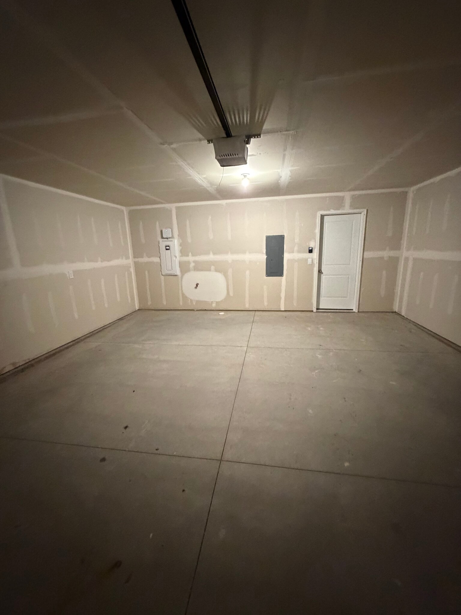 Building Photo - 17021 Persimmon Ln