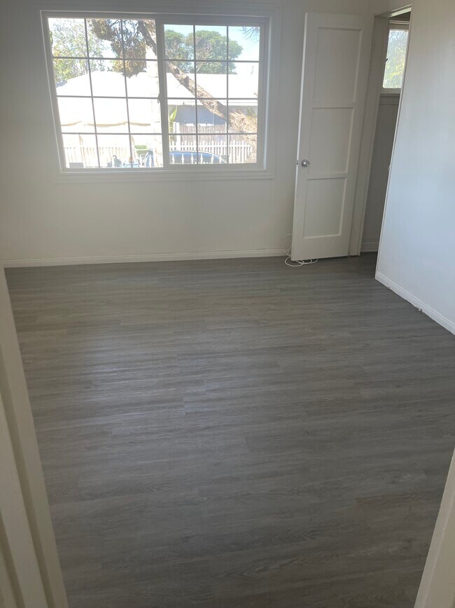 1st bedroom - 14725 Polk St