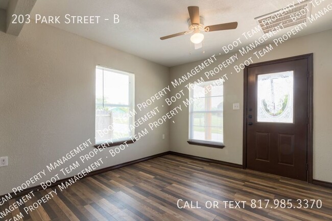 Building Photo - Newly Remodeled 3 Bedroom, 2 Bath in Cleburne