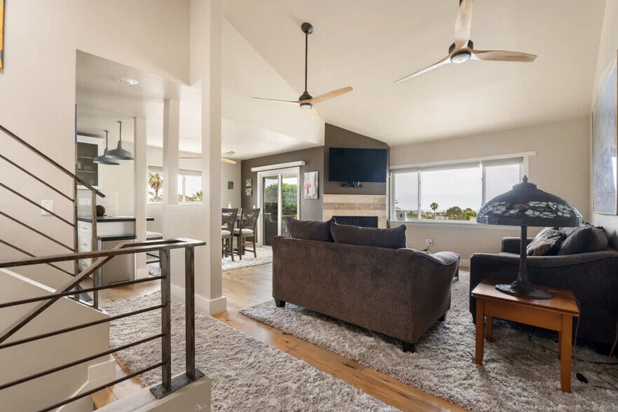 Building Photo - 301 Crocus Ct