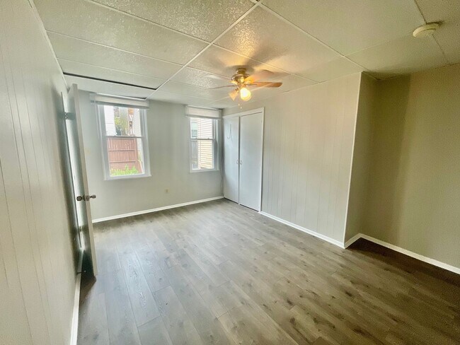 Building Photo - 3 Bed 1.5 Bath- Southside Pittsburgh PA