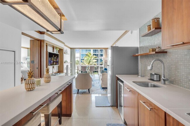 Building Photo - 6801 Collins Ave
