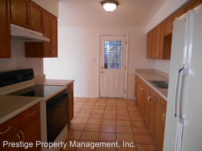 Building Photo - 3 br, 2 bath House - 2402 S. Calle Yucatan