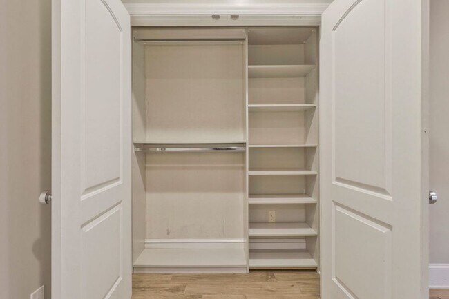Building Photo - 1227 15th St NW