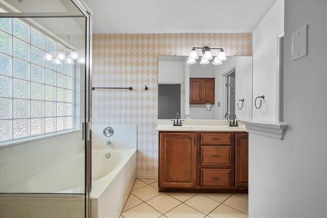 Building Photo - 4467 Bremner Dr