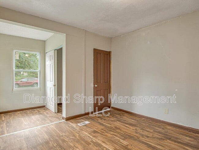 Building Photo - 5611 Hallows Ave