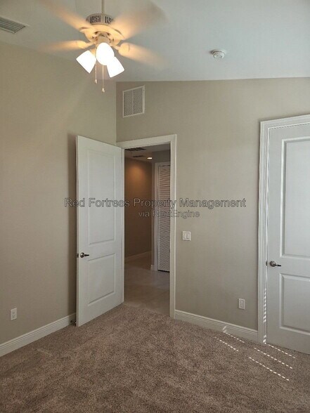 Building Photo - 421 SW 47th Terrace