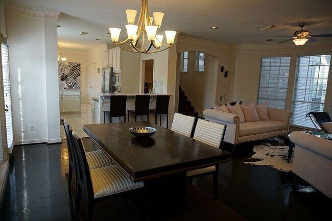 Building Photo - 1942 Fairview St