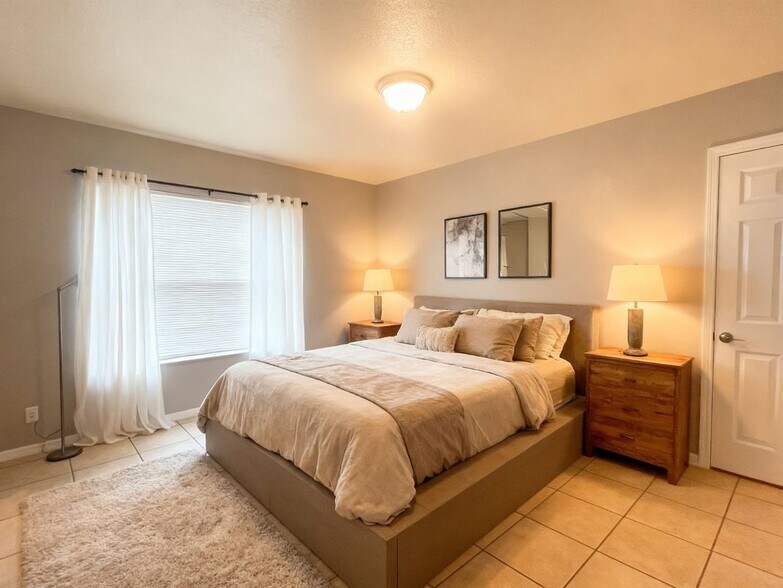 Building Photo - 1120 Harry Ave S