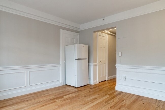 Building Photo - 124 Bowdoin St