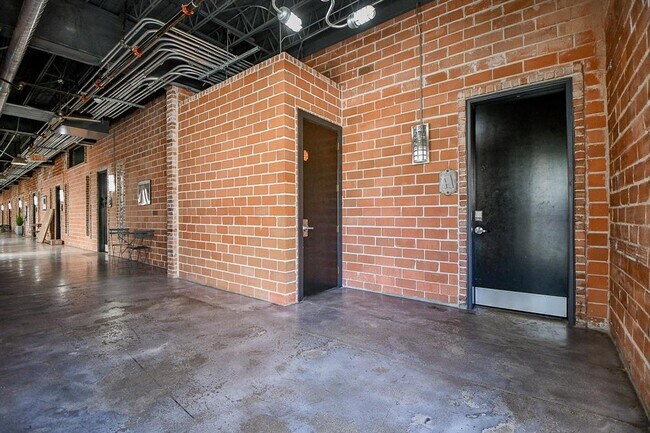 Building Photo - 1717 W Webster St