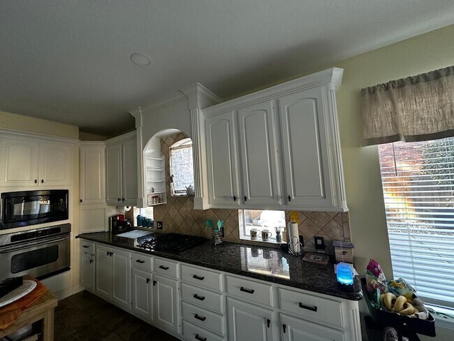 Building Photo - 5615 Ashford Ridge Ln
