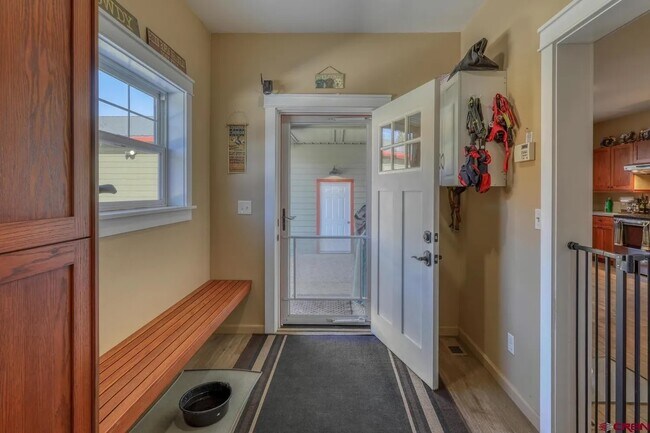 Building Photo - 420 Ponderosa Dr