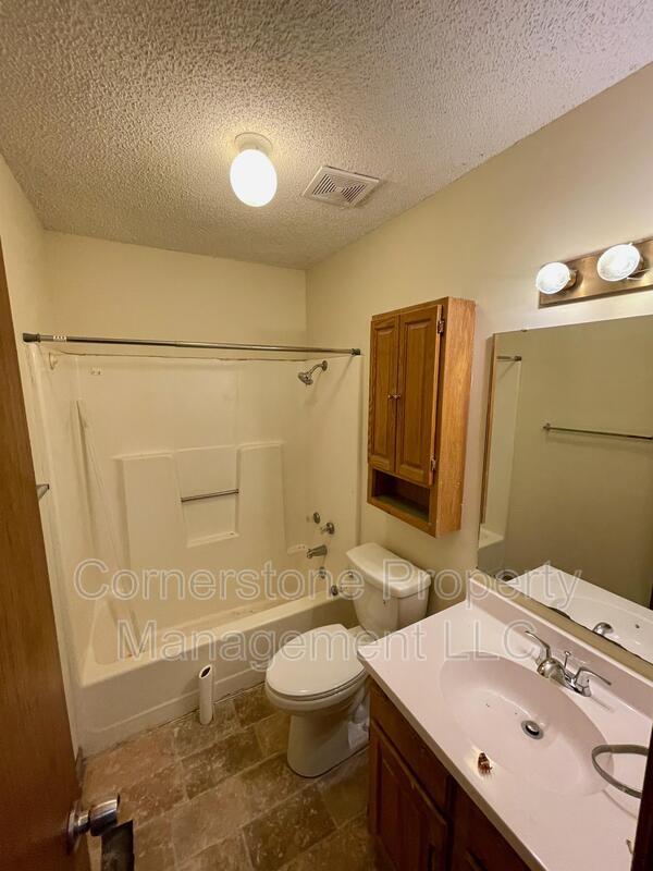 Building Photo - 909 Fir St