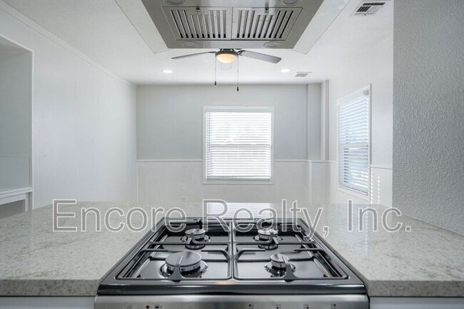 Building Photo - 303 3rd Ave