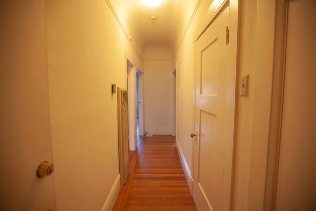 Building Photo - 128