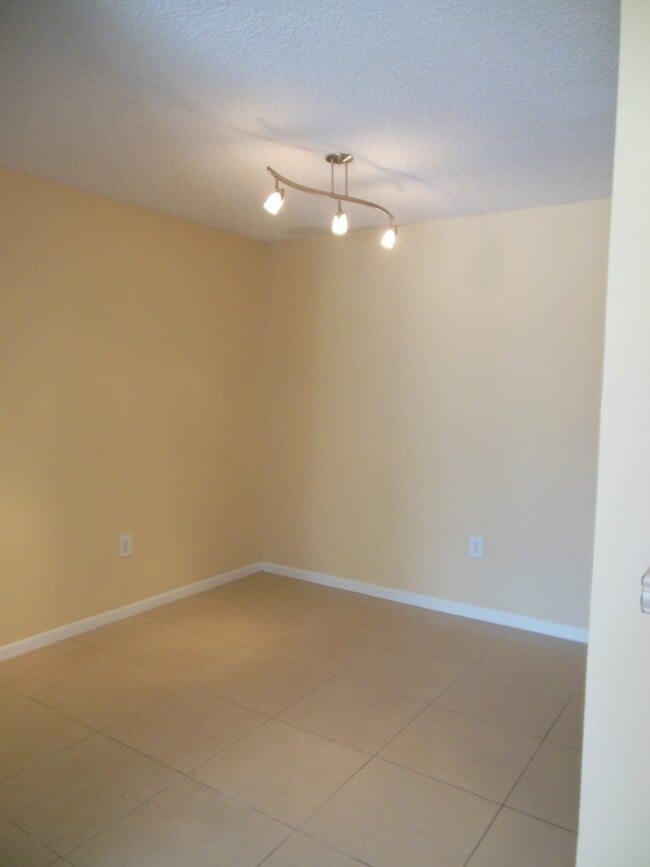 Building Photo - 1743 Village Blvd