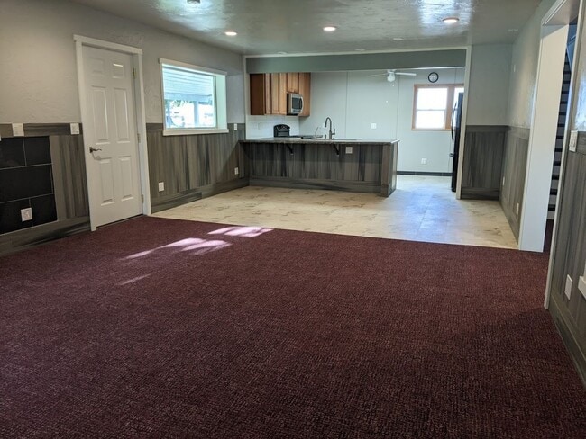 Building Photo - 3 Bedroom 2 Bath Orchards House