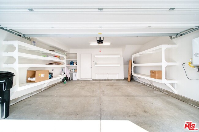 Building Photo - 2205 Selig Dr