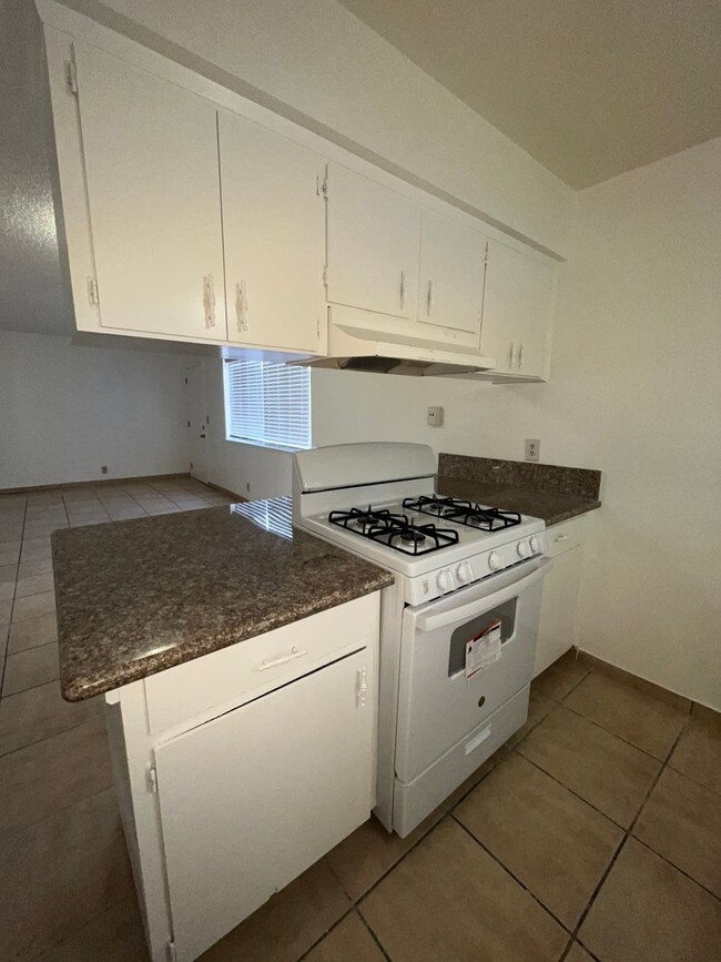 Building Photo - 2268