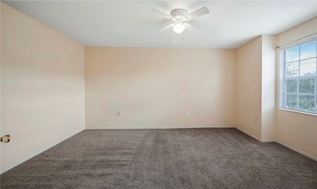 Building Photo - Spacious 2-Bed, 2-Bath Condo on the 3rd Fl...