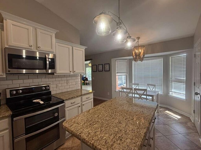 Building Photo - 4216 Shadow Ln