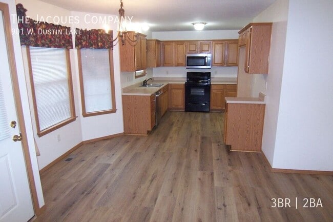 Building Photo - 901 W Dustin Ln