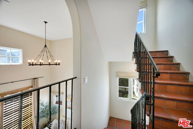 Building Photo - 1414 N Harper Ave
