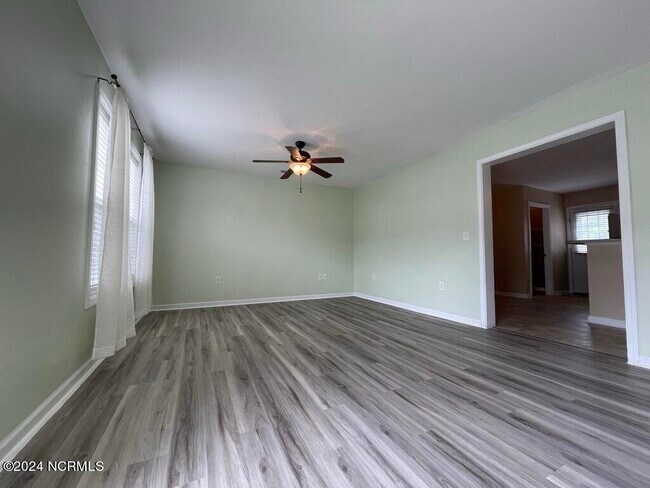 Building Photo - 143 Apache Trail