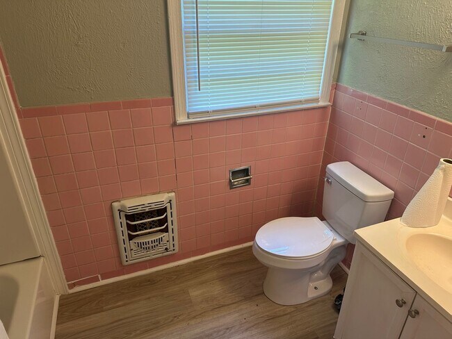 Building Photo - 205 Wildwood Terrace