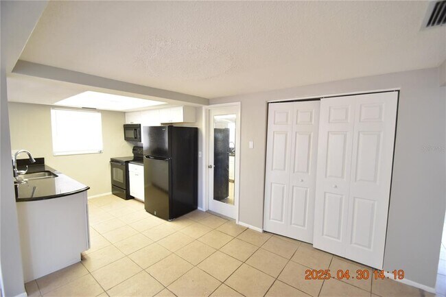 Building Photo - 3221 Topp Dr